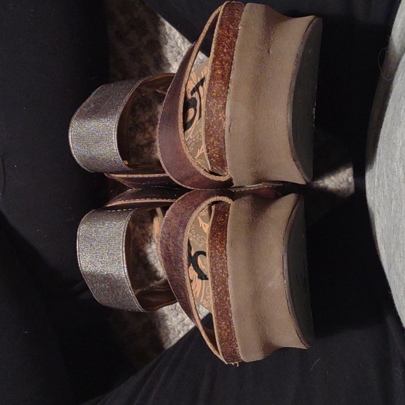 OTBT Wedge Sandals - Picture 5 of 13